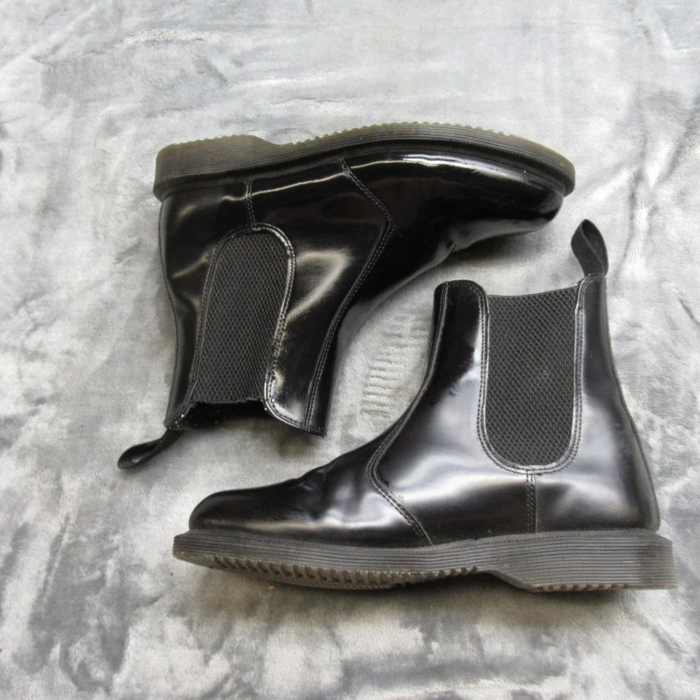 Dr. Martens couple small